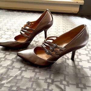 Tahari ‘Bianca’ Triple Strap Heel Sz 6M Metallic